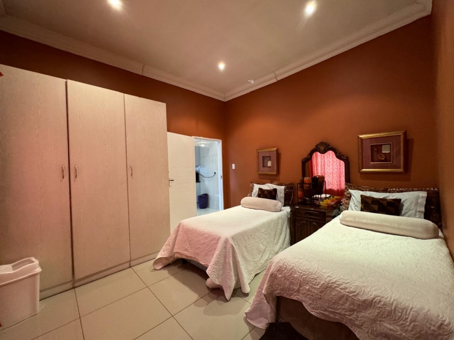 5 Bedroom Property for Sale in Birdwood Estate North West